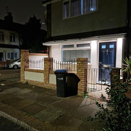 Stylish 2 Bed Home- Short Walk To Tottenham Stadium/Stations Londres Exterior foto